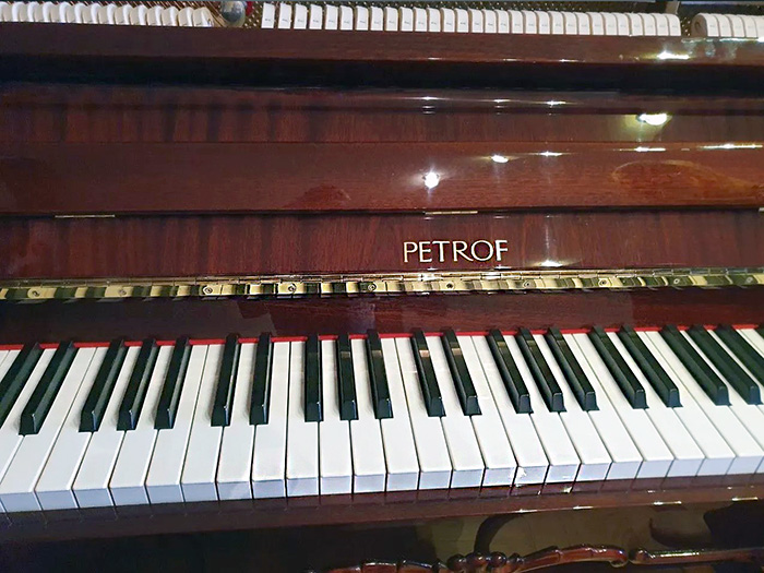 пианино Петроф